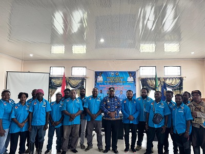 Bupati Intan Jaya Berpose Bersama Pengurus DPD KNPI Papua Tengah & DPD II Intan Jaya, Usai Membuka MUSDALUB DPD II KNPI Intan Jaya
